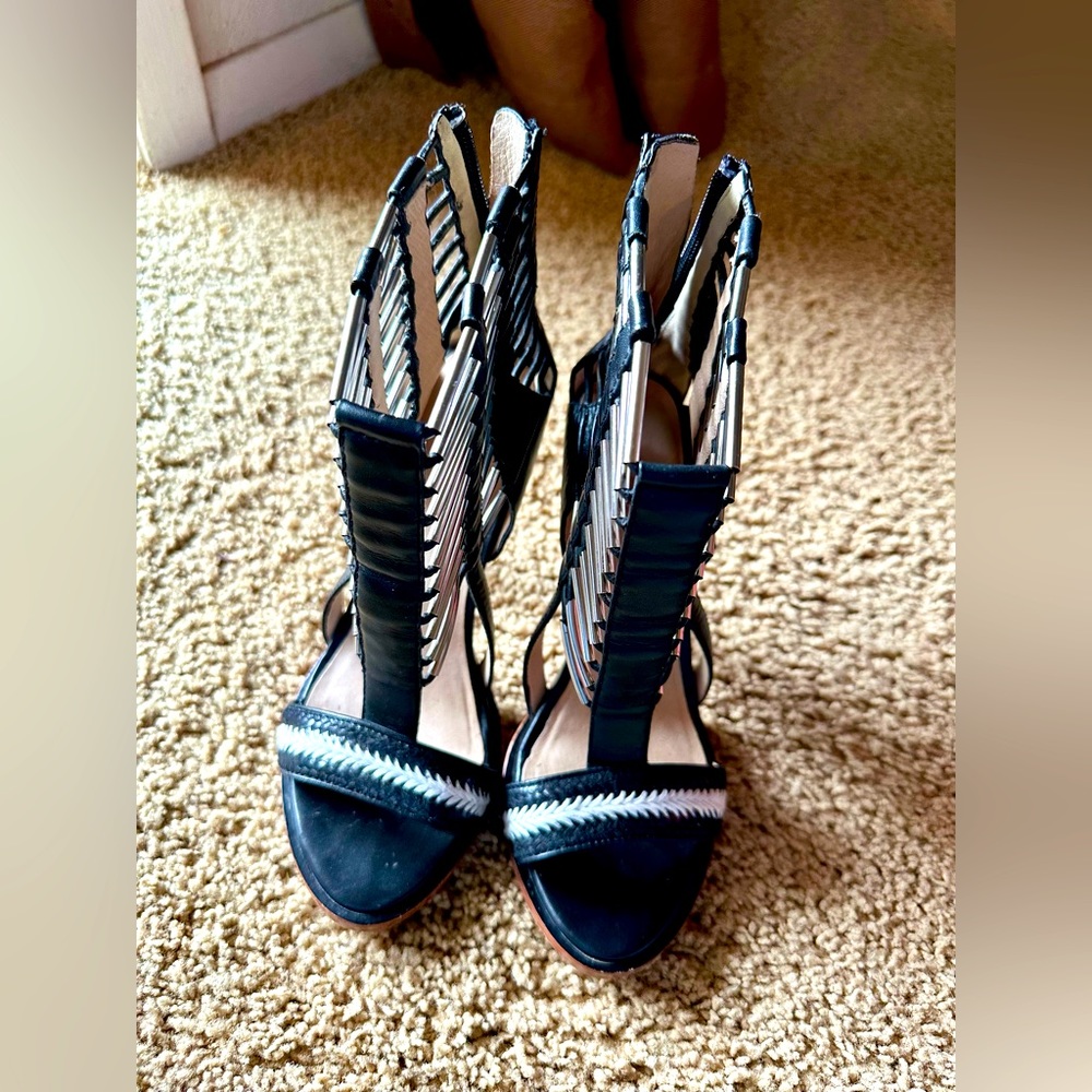 LAMB Gorgeous Black Leather Fun Cutout Heeled back Zipper Ivory Black - Picture 6 of 13